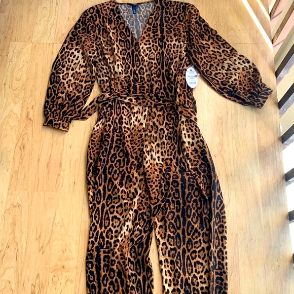 Women’s Animal Print Jumpsuit in size 2X. - Picture 5 of 6